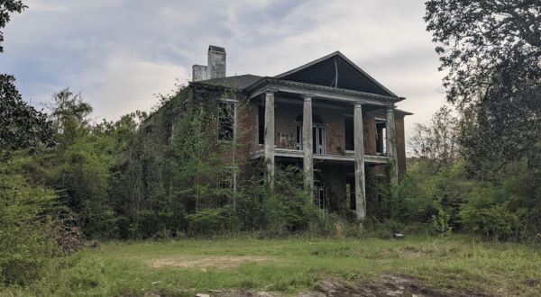This Fascinating Mississippi Mansion Has Been Abandoned And Reclaimed By Nature For Decades Now