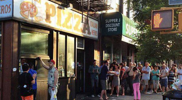 This Tiny Restaurant In New York Always Has A Line Out The Door, And There’s A Reason Why