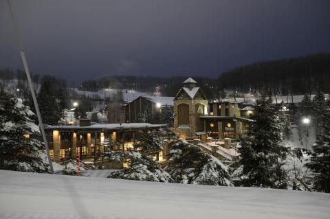 The Pennsylvania Resort Where You Can Go Skiing, Snow Tubing, And Swimming This Winter