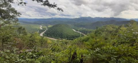 There's A Horse Shoe River Bend In Tennessee That Looks Just Like Snooper Rock, But Hardly Anyone Knows It Exists