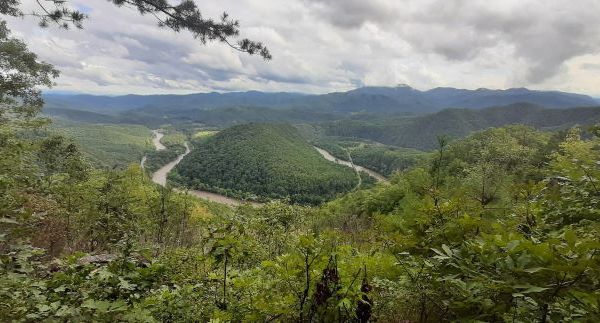 There’s A Horse Shoe River Bend In Tennessee That Looks Just Like Snooper Rock, But Hardly Anyone Knows It Exists