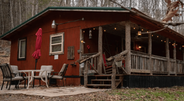 Stay In This Cozy Little Mountain Cabin In Tennessee For Less Than $250 Per Night