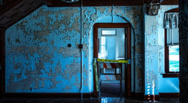 This Abandoned Kansas Hospital Is Thought To Be One Of The Most Haunted Places On Earth