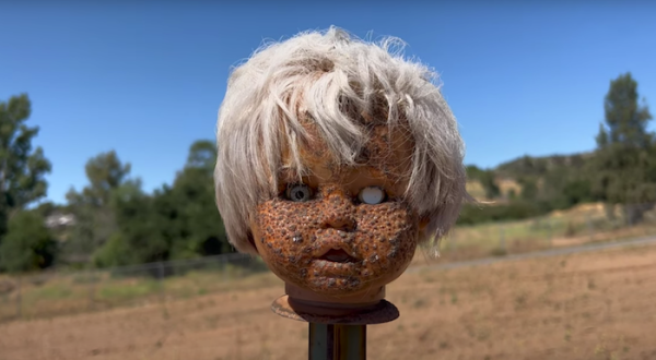 Dead Dolly Lane In Southern California Just Might Be The Strangest Roadside Attraction Yet
