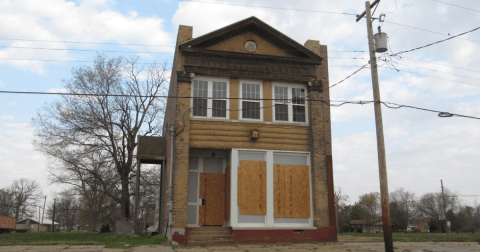 Step Inside The Creepy, Abandoned Town Of Old Shawneetown In Illinois