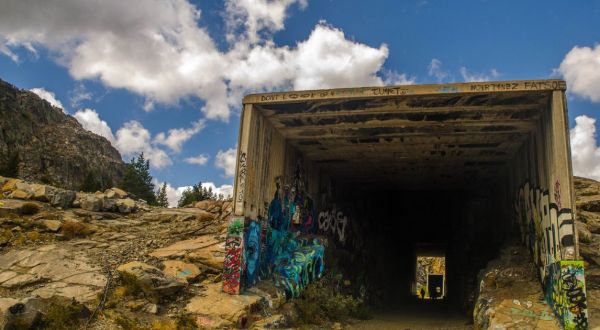 The Creepiest Hike In Northern California Takes You Through The Ruins Of Abandoned Railroad Tunnels