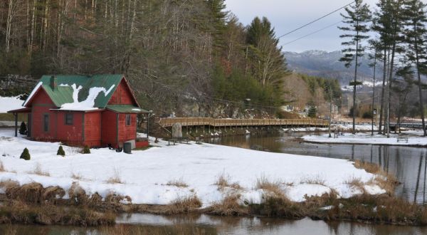 There’s Nothing More Enchanting Than A Winter Getaway To This North Carolina Small Town