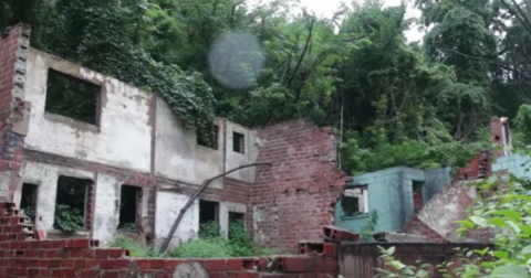 This Entire Neighborhood In Pennsylvania Was Mysteriously Abandoned And Nobody Knows Why