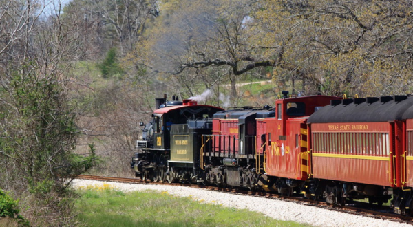 The Scenic Train Ride In Texas That Runs Year-Round