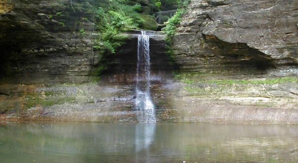 These 9 Hidden Waterfalls In Illinois Will Take Your Breath Away