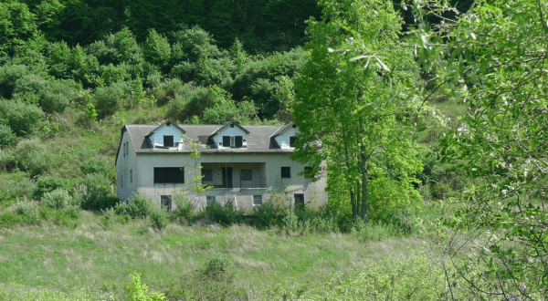These 10 Abandoned Buildings in Virginia Will Send Chills Down Your Spine