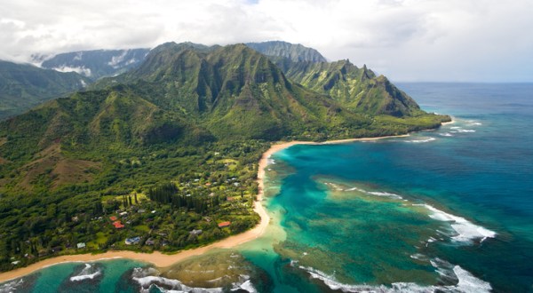 Visit These 12 Incredible Charming Small Towns In Hawaii, One For Each Month Of The Year