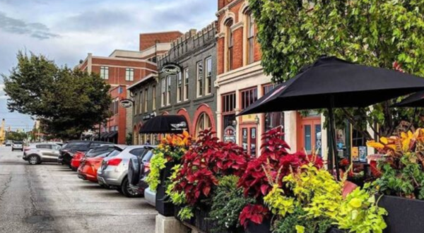This Walkable Stretch Of Shops And Restaurants In Indiana Is The Perfect Day Trip Destination