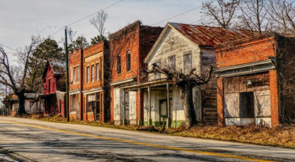 This Eerie And Fantastic Footage Takes You Inside Virginia’s Abandoned Ghost Town, Union Level