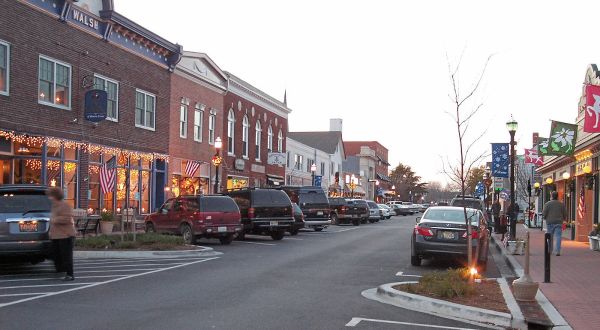 This Walkable Stretch Of Shops And Restaurants In Small-Town Delaware Is The Perfect Day Trip Destination