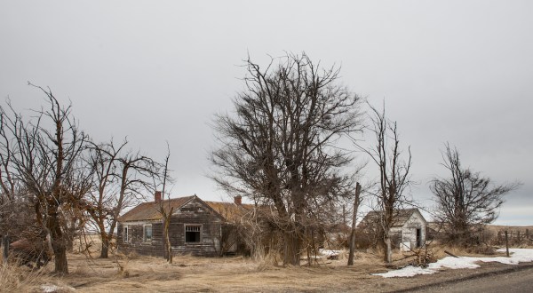 These Abandoned Farmhouses Spread Across The Washington Countryside Are Eerily Beautiful