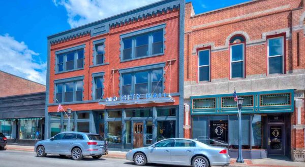 An Unforgettable Dining Experience Awaits At The Unique City Hall Restaurant In Michigan