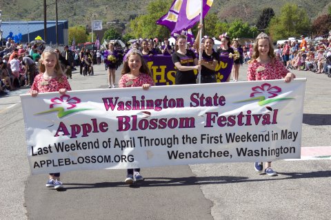 One Of The World’s Largest Apple Blossom Festivals Happens Right Here In Washington