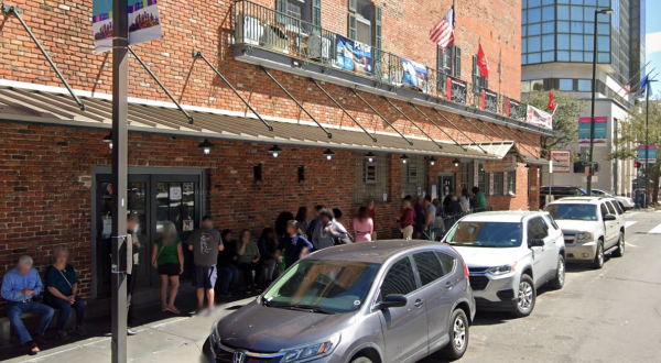 This Tiny Restaurant In Louisiana Always Has A Line Out The Door, And There’s A Reason Why