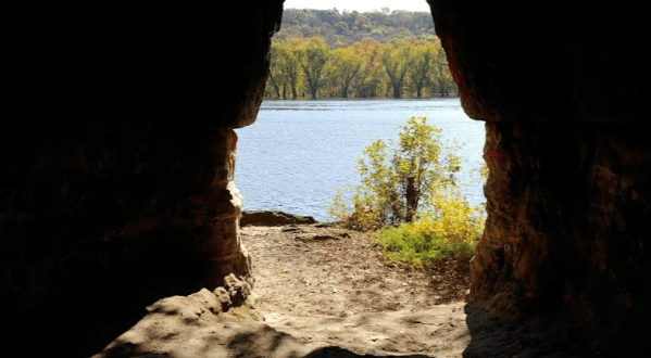 Hike To This Sandy Cave In Minnesota For An Out-Of-This World Experience