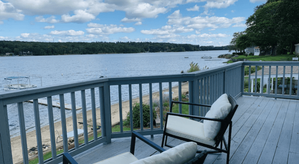 There’s A Lake House Vrbo In Connecticut And It’s Just Like Spending The Night In Paradise