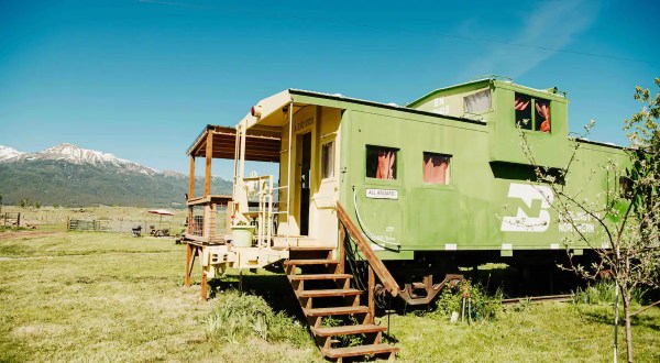 Enjoy A Scenic Train Ride And Spend The Night In A Caboose In Oregon