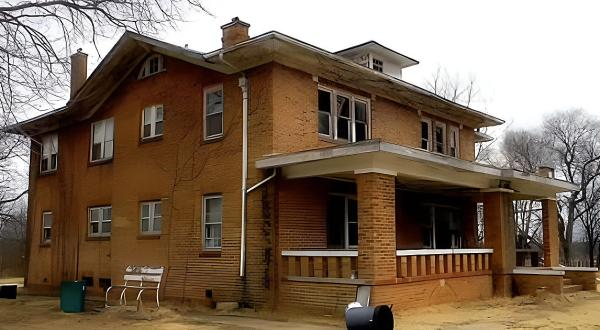 This Abandoned 1920s Mansion In Oklahoma Will Never Be Forgotten…And It’s Hauntingly Beautiful