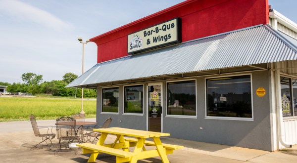 Some Of The Most Mouthwatering BBQ In Alabama Is Served At This Unassuming Local Gem