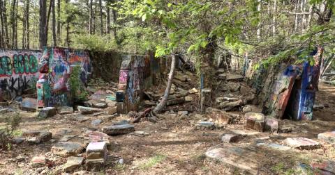 The Creepiest Hike In New Jersey Takes You Through The Ruins Of An Abandoned Factory