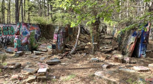 The Creepiest Hike In New Jersey Takes You Through The Ruins Of An Abandoned Factory