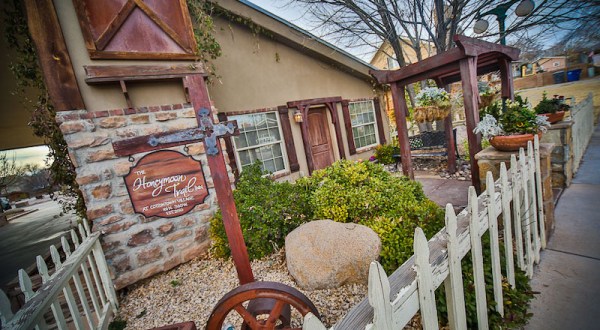 There’s A Zion-Themed Vrbo In Utah And It’s Just Like Spending The Night In Zion National Park