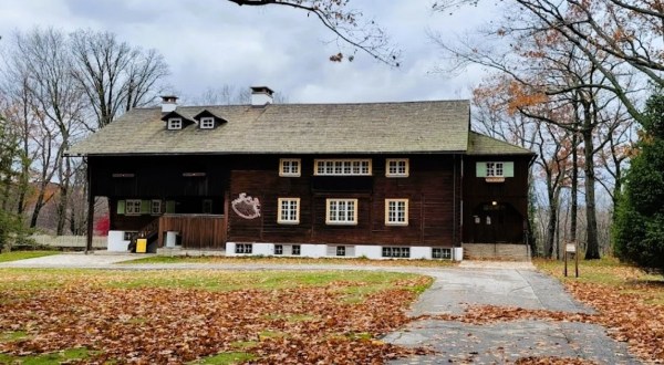There’s A Historic House In Wisconsin That Looks Just Like An Austrian Mountain Home, But Hardly Anyone Knows It Exists