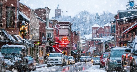 The Small Town In Illinois That Comes Alive During The Winter Season