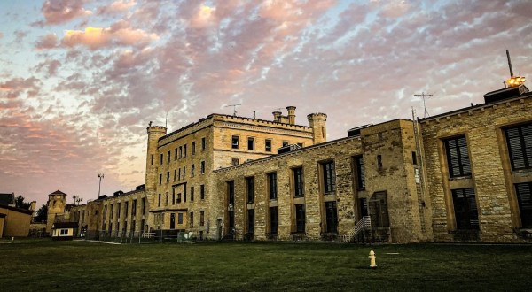This Abandoned Illinois Prison Is Thought To Be One Of The Most Haunted Place On Earth