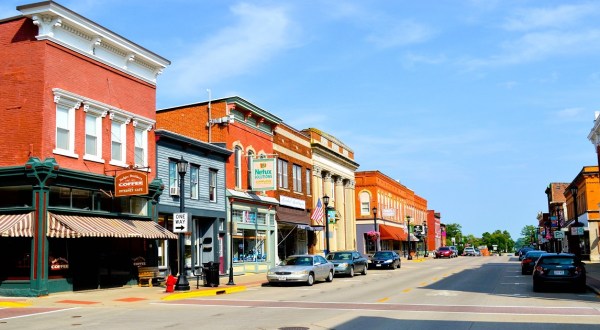 This Charming Downtown In Wisconsin Offers The Perfect Way To Spend An Afternoon
