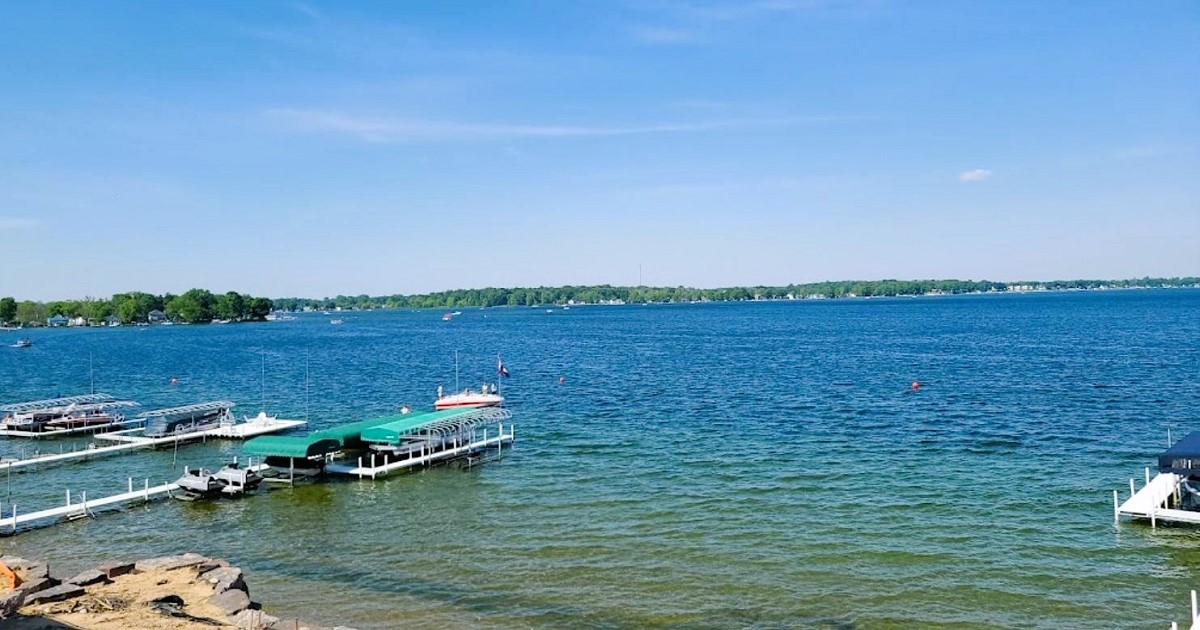 Lake Wawasee Near Syracuse: Largest Natural Lake In Indiana