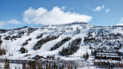 The Utah Resort Where You Can Go Skiing, Snow Tubing, And More This Winter