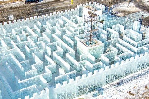 An Ice Maze Has Opened In Eagan In Minnesota And It's As Magical As It Sounds