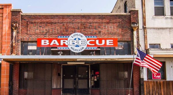 This Iconic Restaurant In Texas Often Has A Long Line, And There’s A Reason Why