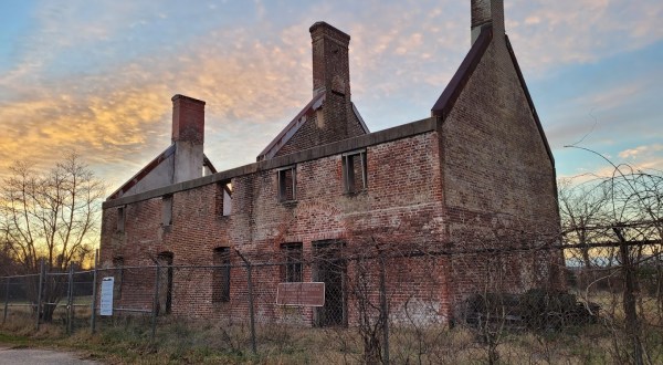 This Fascinating Maryland Mansion Has Been Abandoned And Reclaimed By Nature For Decades Now