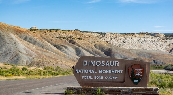 Search For Fossils At Dinosaur National Monument In Utah, Located On The Northern Edge Of The Colorado Plateau