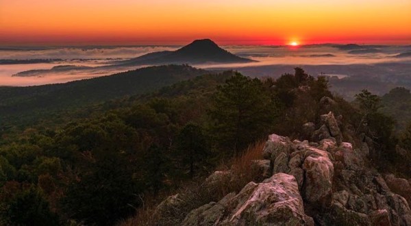 This Picturesque 3-Mile Trail In Arkansas Leads to The Most Breathtaking Views