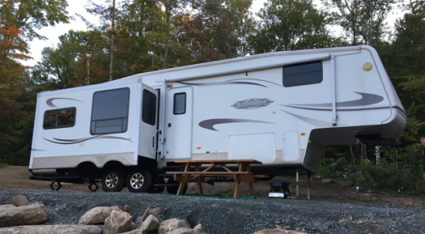This New Hampshire RV Is A Hotel Room On Wheels And You Have To Check It Out