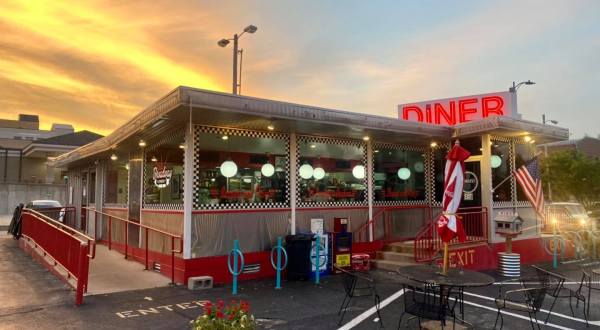 It Should Be Illegal To Drive Through Columbia, Missouri Without Stopping At The Broadway Diner