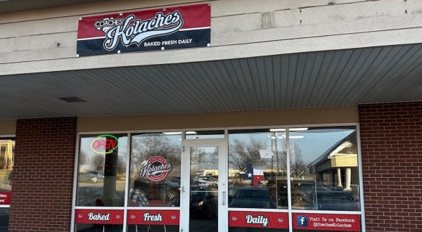 People Are Going Wild Over The Handmade Kolaches At This Small Iowa Cafe