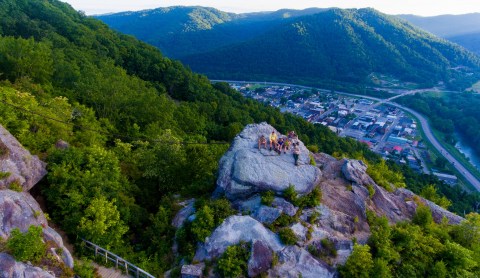 The Most Romantic Overlook In Kentucky Is At This Beautiful State Park