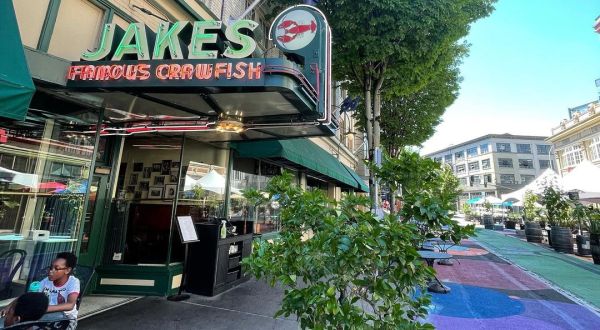For More Than A Century, Dining At Jake’s Famous Crawfish In Oregon Is Always A Timeless Experience