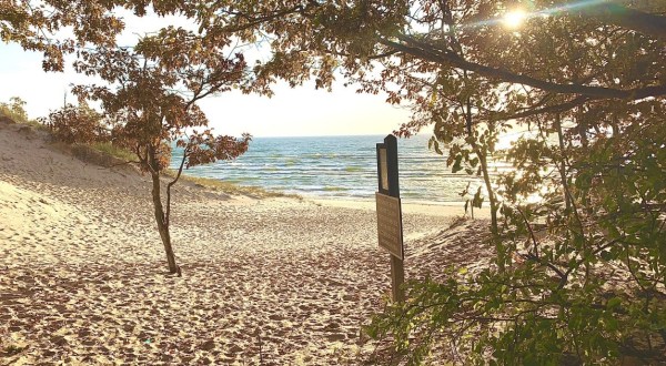 The Marvelous 1-Mile Trail In Michigan Leads Adventurers To A Little-Known Beach
