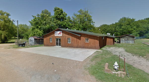 Some Of The Most Mouthwatering Steak In Mississippi Is Served At This Unassuming Local Gem