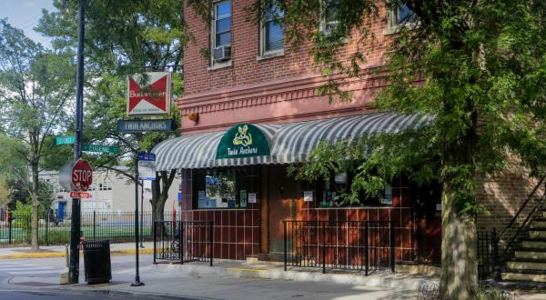 Dine At The Historic Spot In Illinois Where Frank Sinatra Ate Ribs And Drank Whiskey